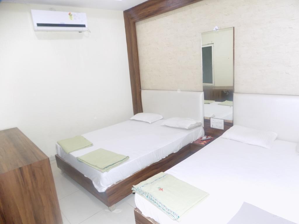 Hotel Tathastu Ujjain Exterior photo